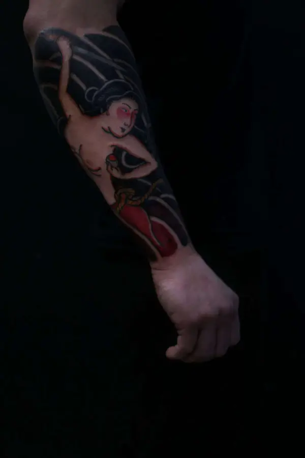 Tatouage Irezumi sur l'avant-bras avec la princesse Tamatori