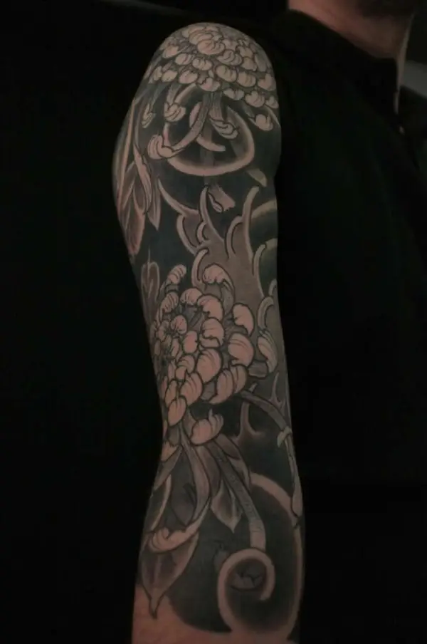 Chrysanthème Irezumi en style blackwork