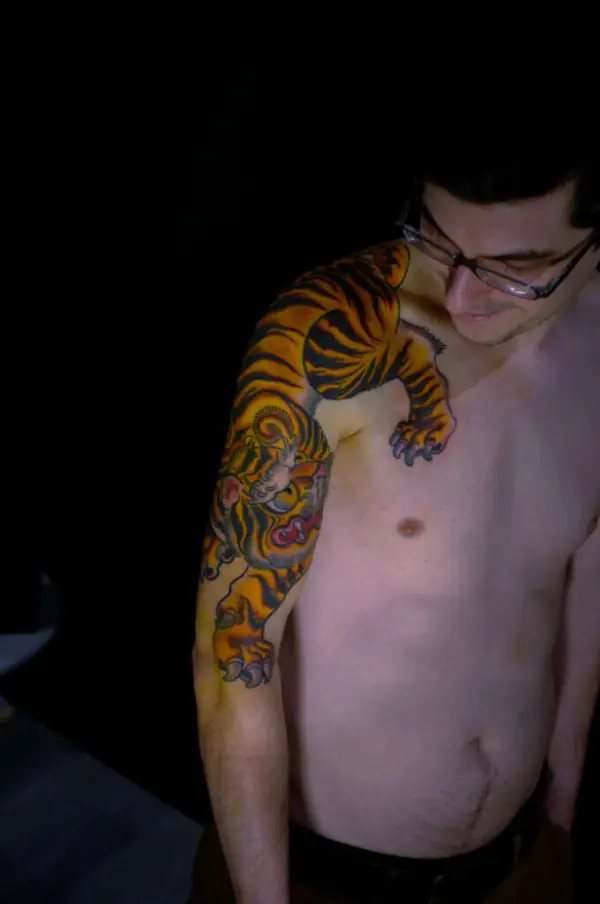 Tatouage japonais de tigre sur le bras